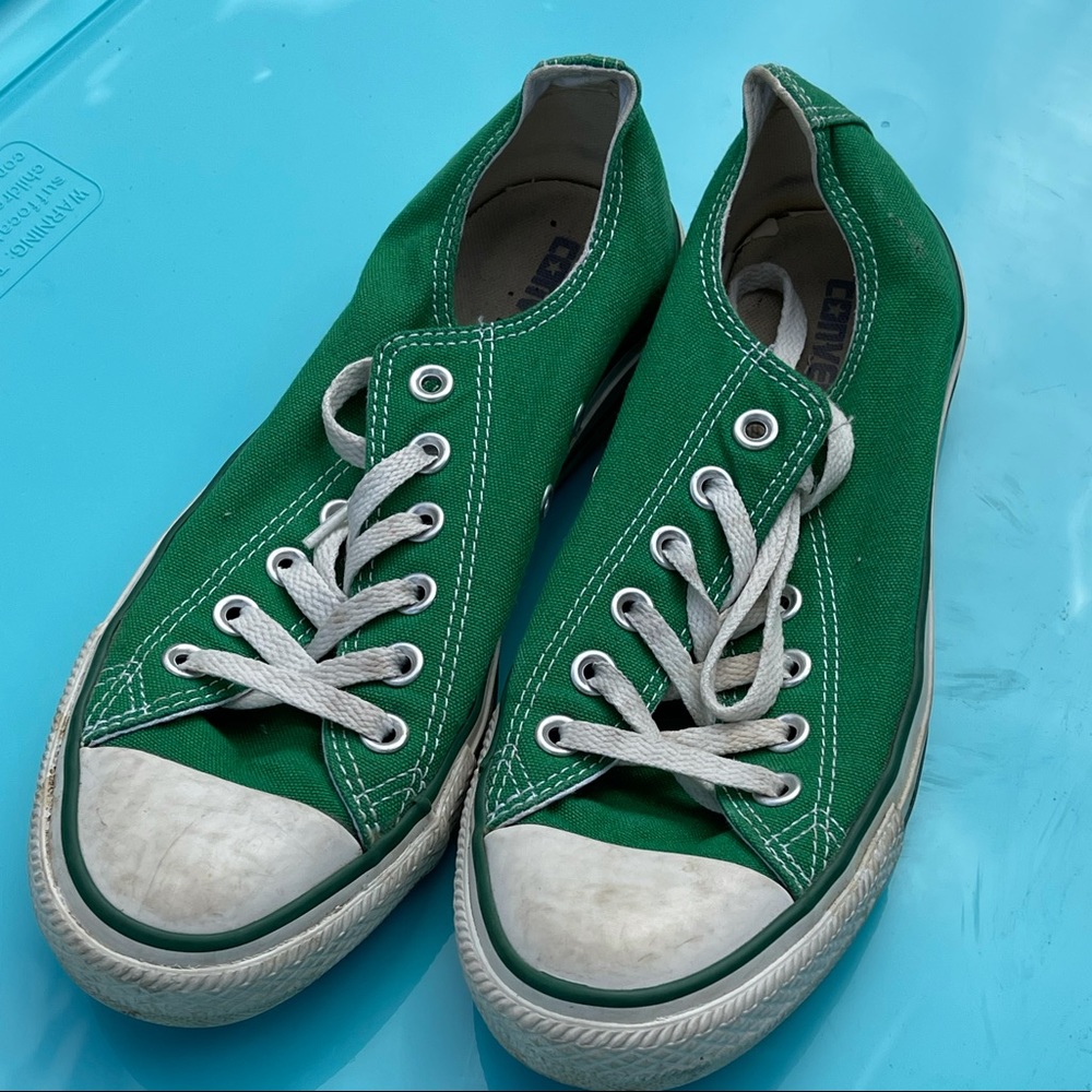 Green converse unisex.
